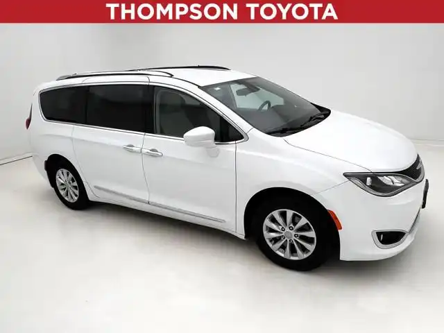 2018 Chrysler Pacifica Touring L's photo