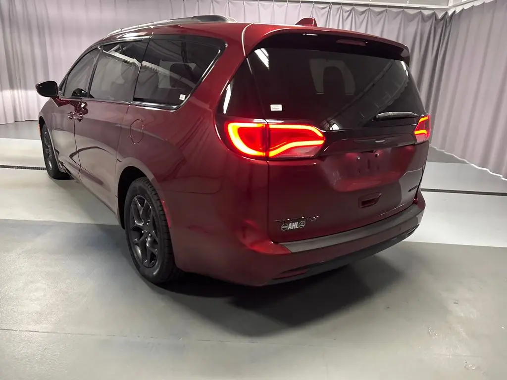 2019 Chrysler Pacifica Limited photo 5