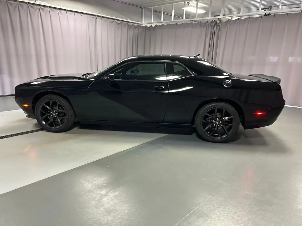 2021 Dodge Challenger SXT Auto photo 4
