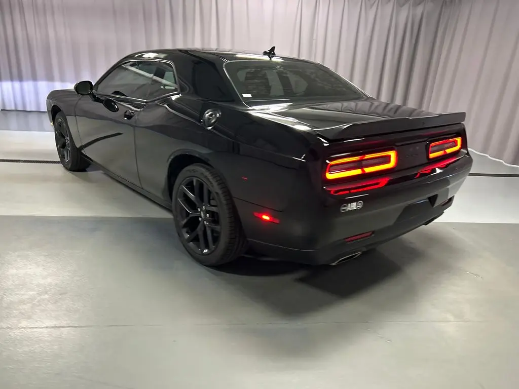 2021 Dodge Challenger SXT Auto photo 5