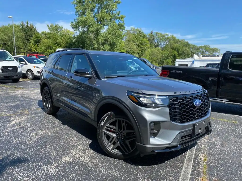 2026 Ford Explorer ST-Line 4WD's photo