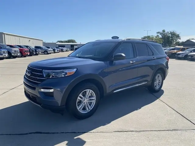 2021 Ford Explorer XLT 4WD photo 3