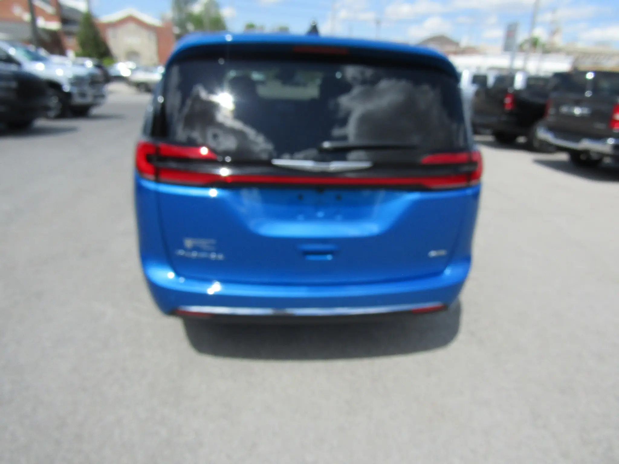 2026 Chrysler Pacifica Select AWD photo 4