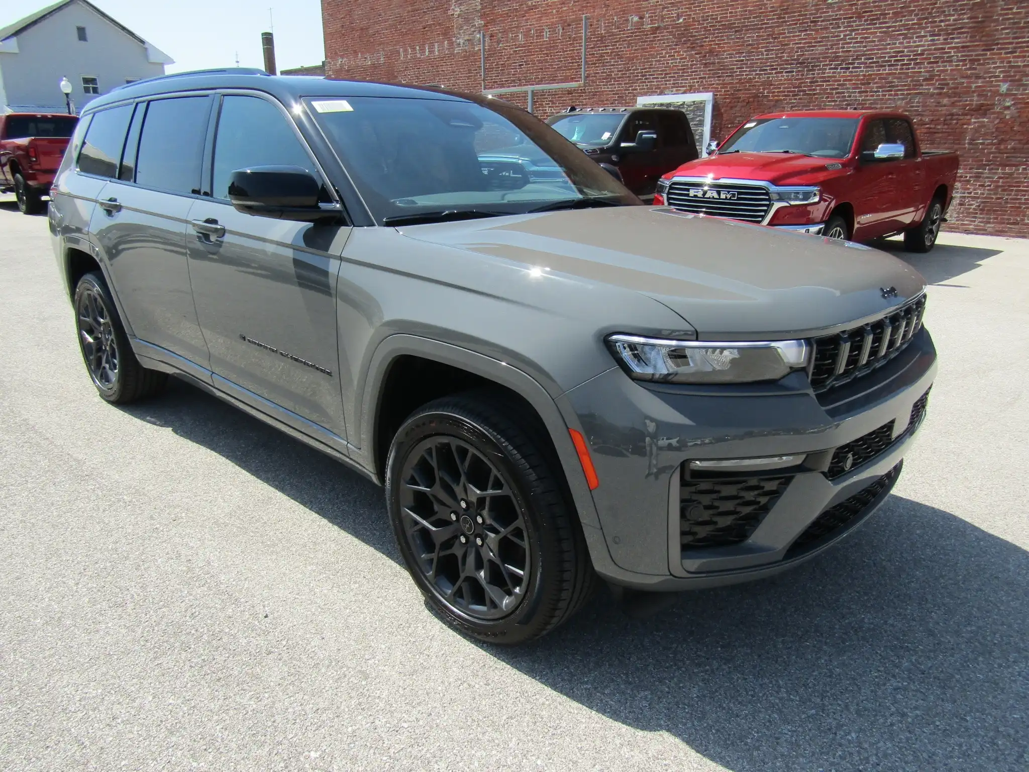2027 Jeep Grand Cherokee L Summit 4WD's photo