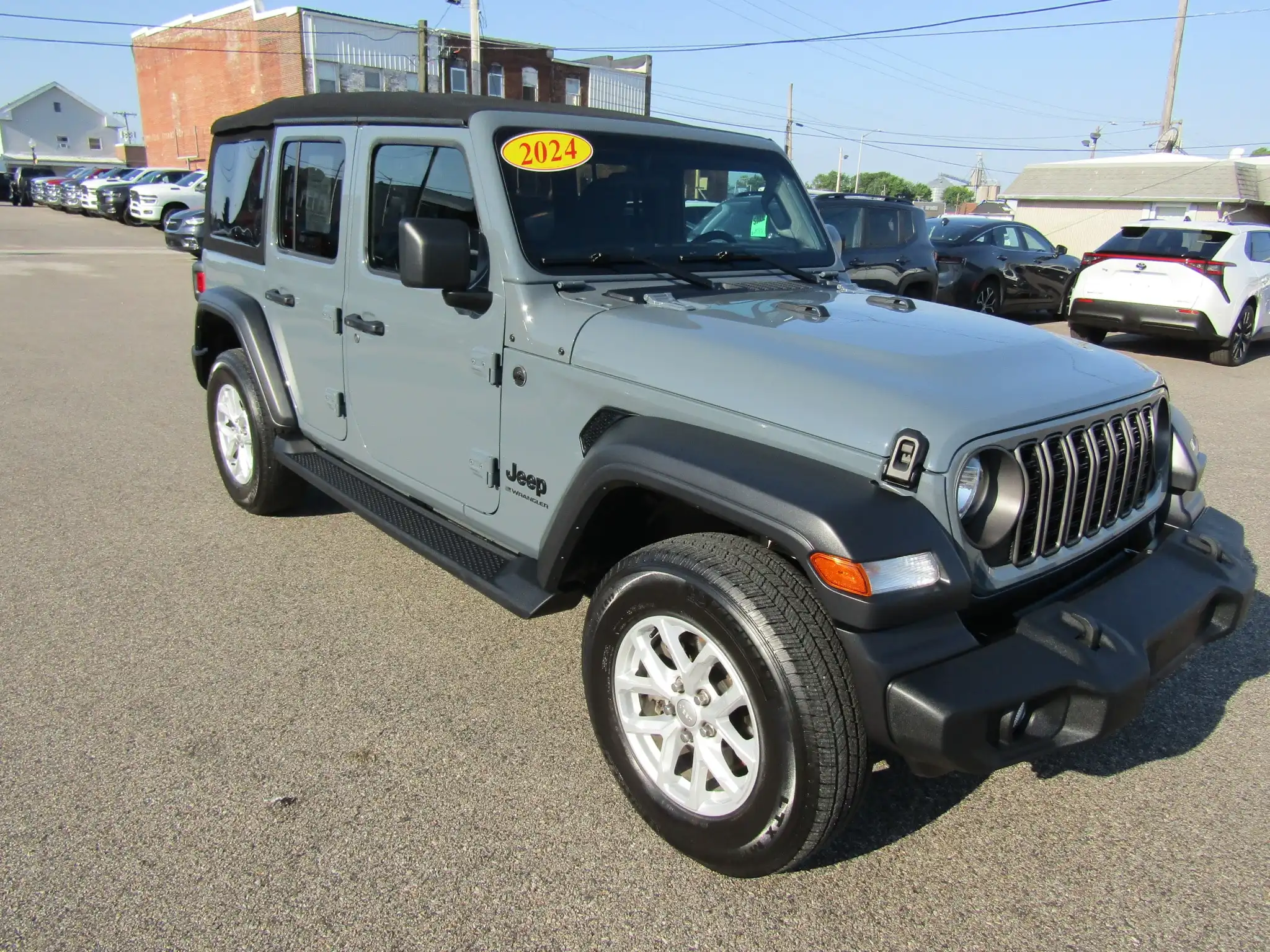 2024 Jeep Wrangler Sport's photo
