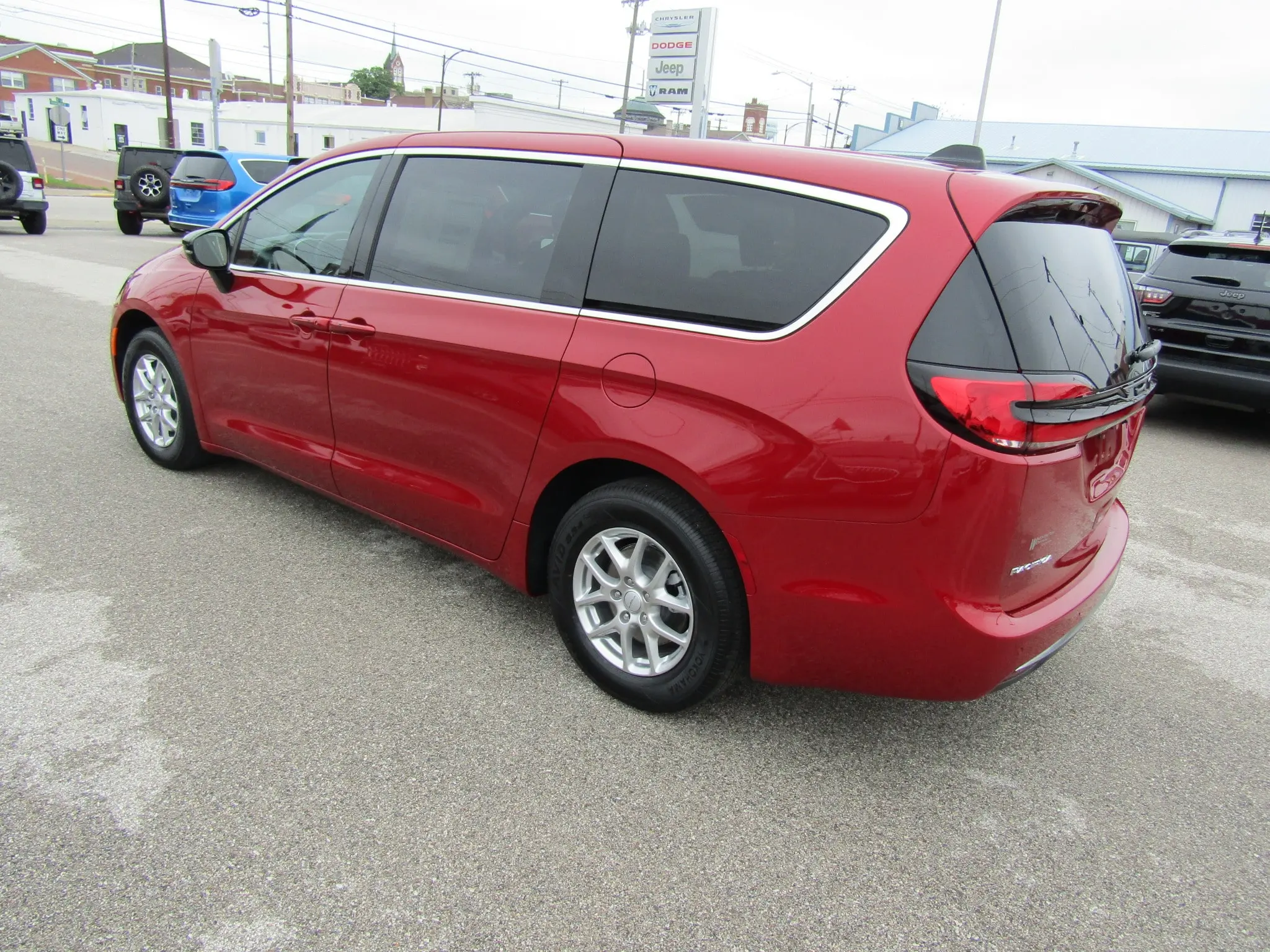 2027 Chrysler Pacifica Select photo 5