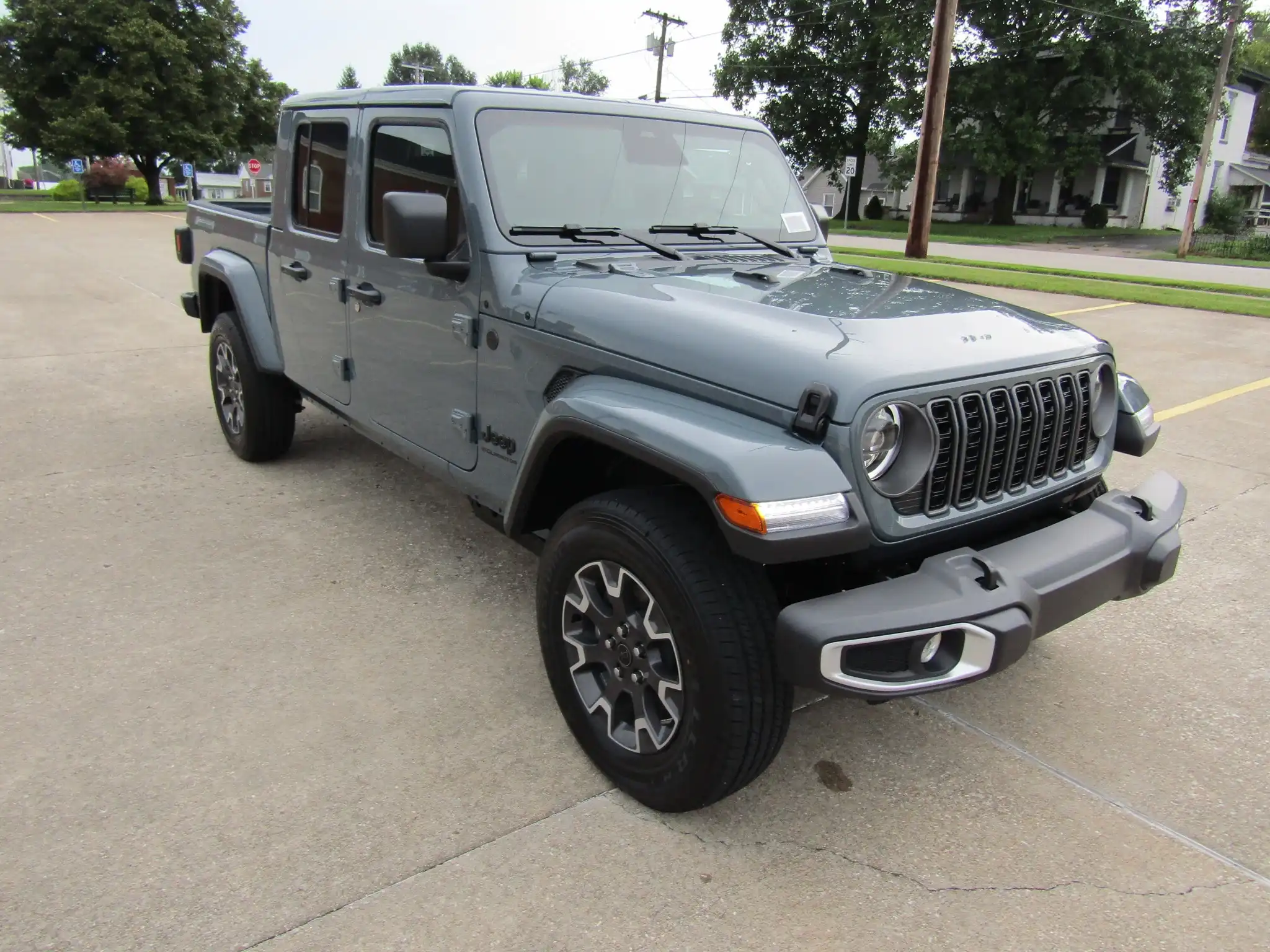 2026 Jeep Gladiator Sahara Auto's photo