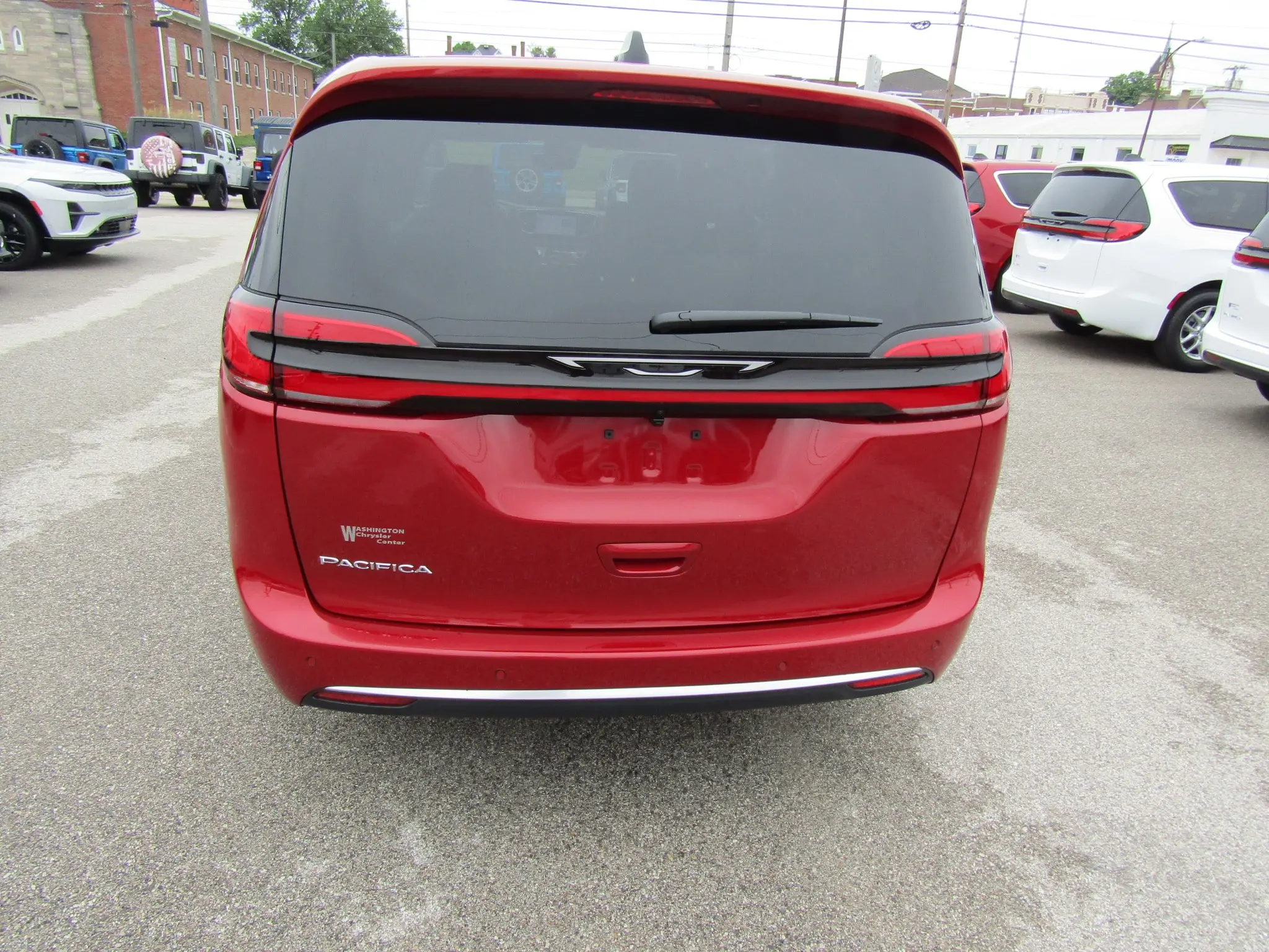 2027 Chrysler Pacifica Select photo 4