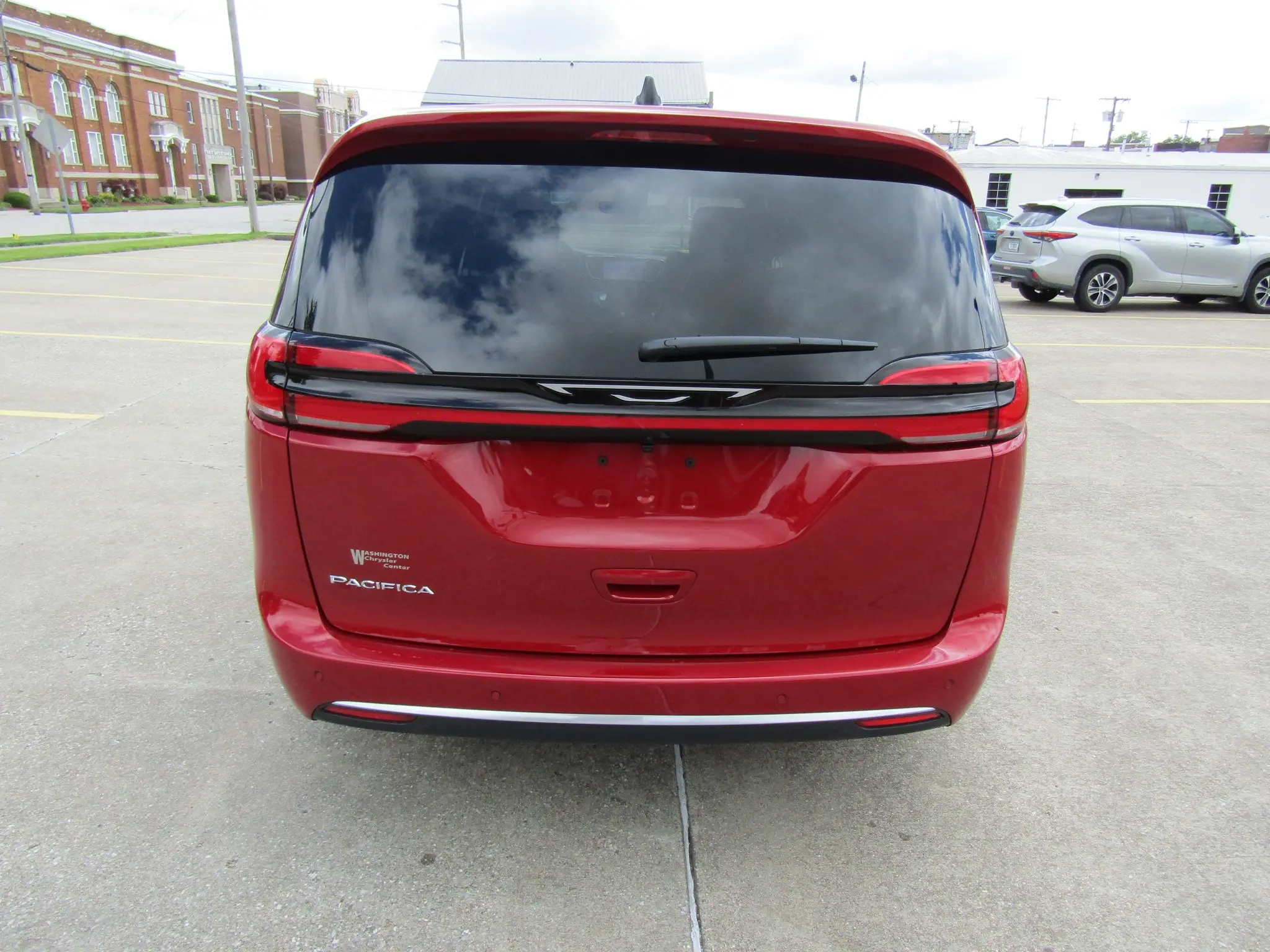 2027 Chrysler Pacifica Select photo 5