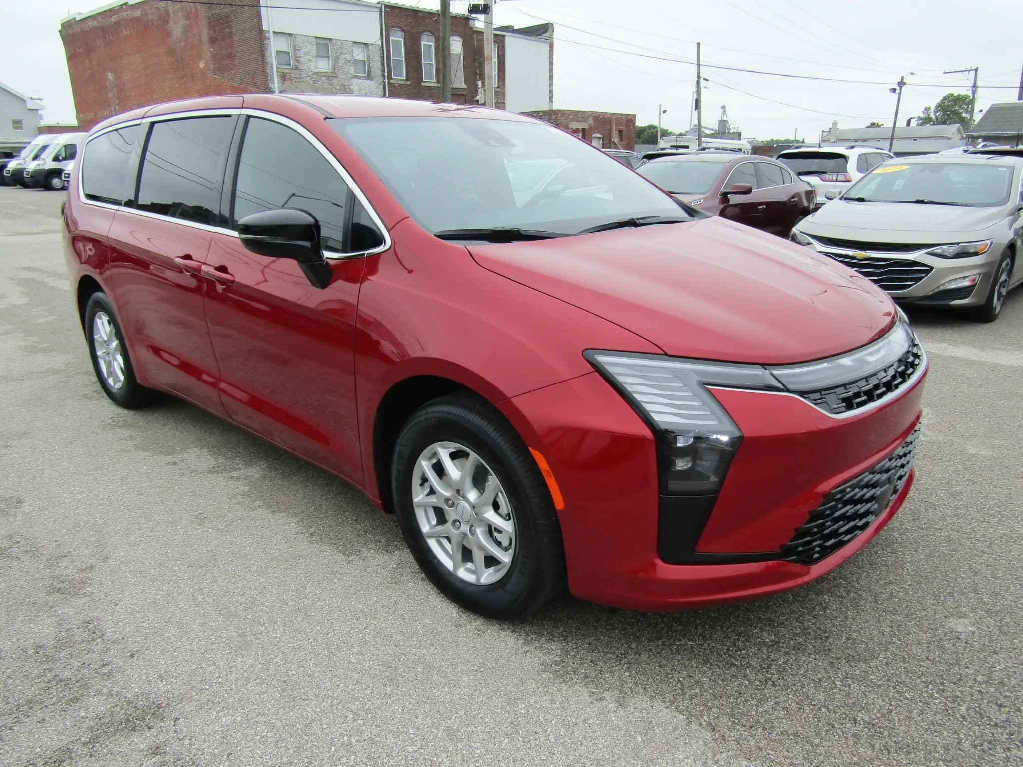 2027 Chrysler Pacifica Select's photo