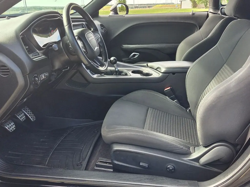2019 Dodge Challenger R/T photo 3