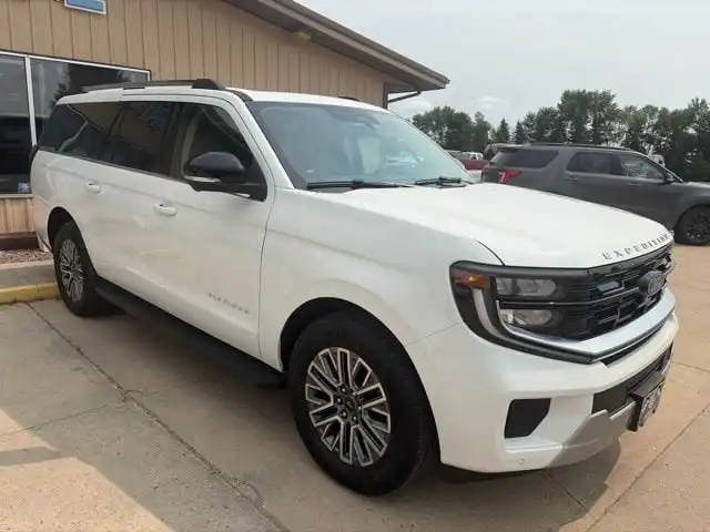 2026 Ford Expedition Platinum 4WD MAX's photo