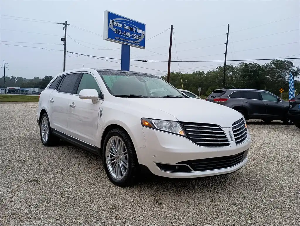 2019 Lincoln MKT 3.5 Reserve AWD's photo