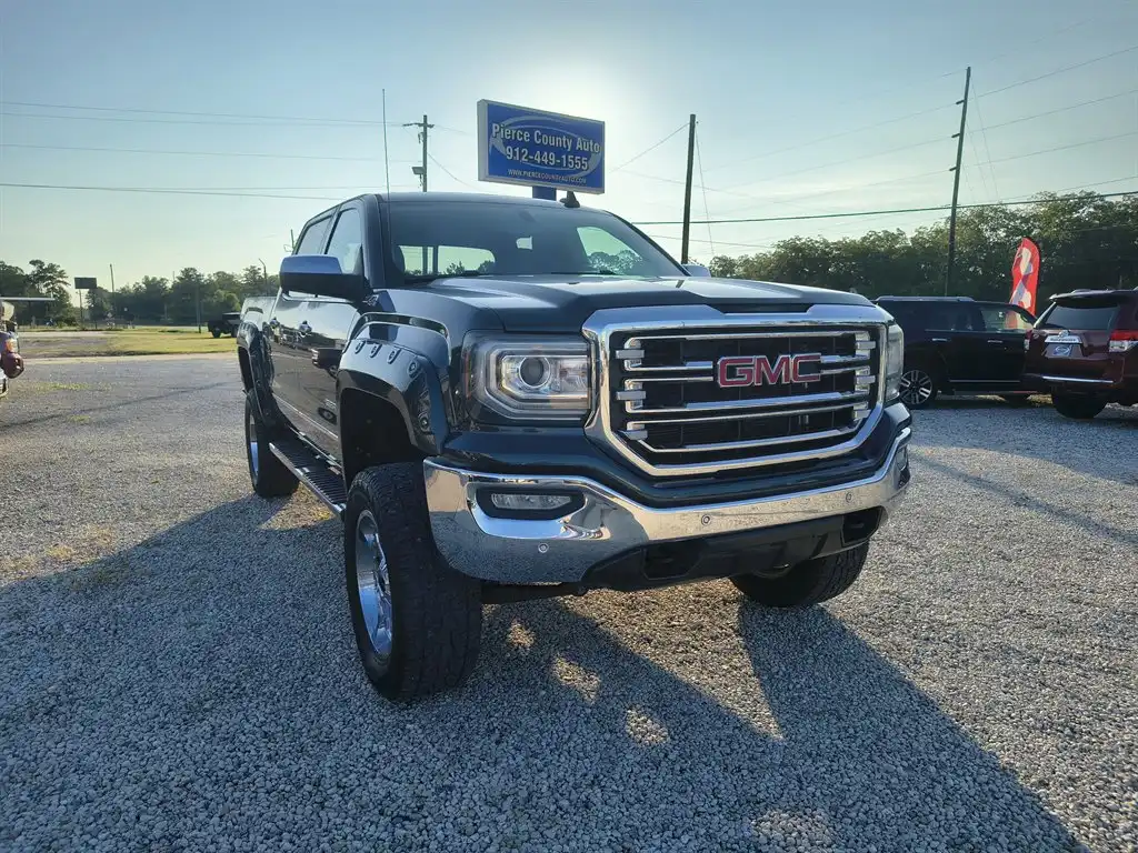 2018 GMC Sierra 4WD Crew Cab Short Box SLT's photo
