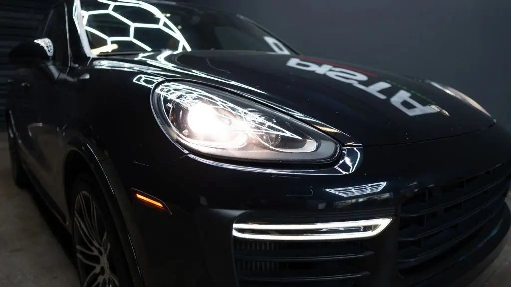 2016 Porsche Cayenne GTS photo 4