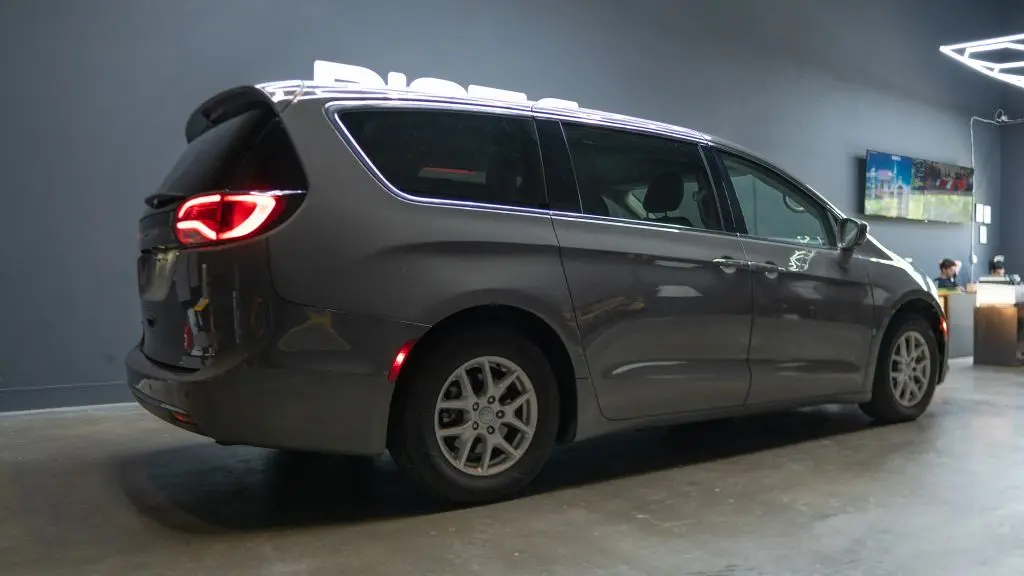 2020 Chrysler Pacifica Touring photo 4