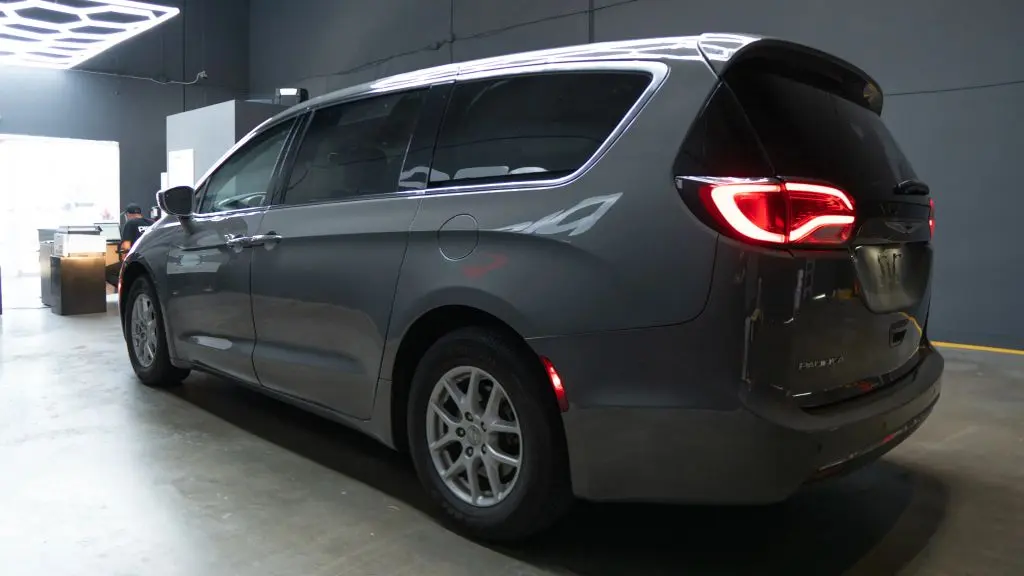 2020 Chrysler Pacifica Touring photo 5