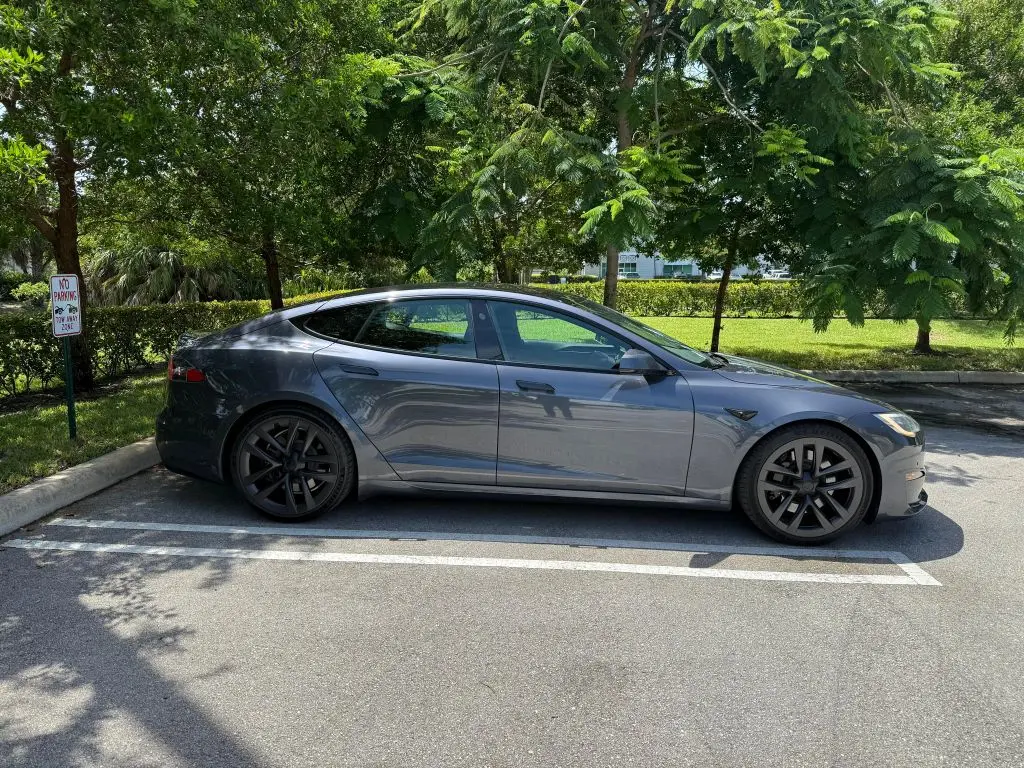 2021 Tesla Model S Long Range Plus photo 4