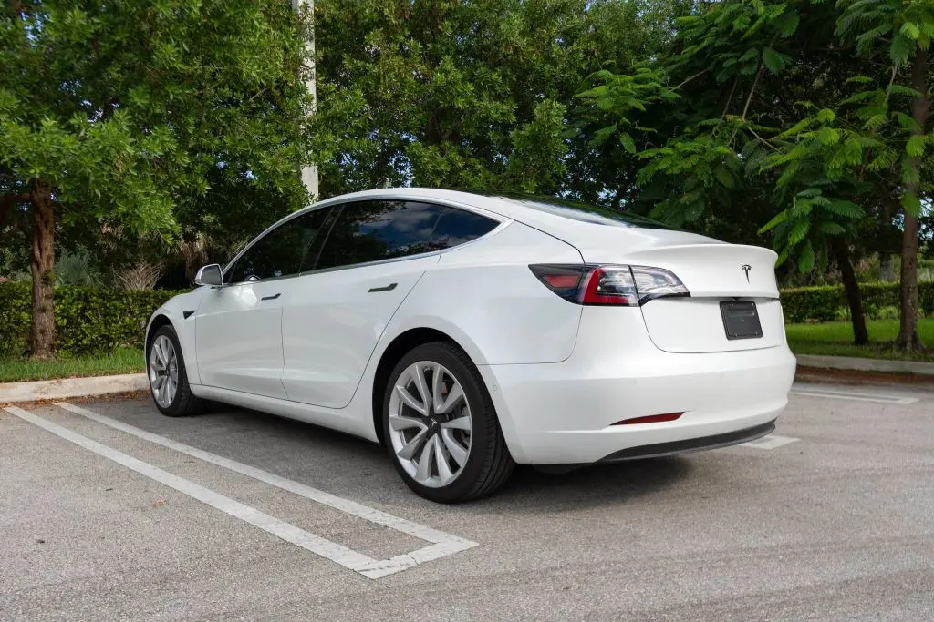 2019 Tesla Model 3 Standard Range Plus photo 3