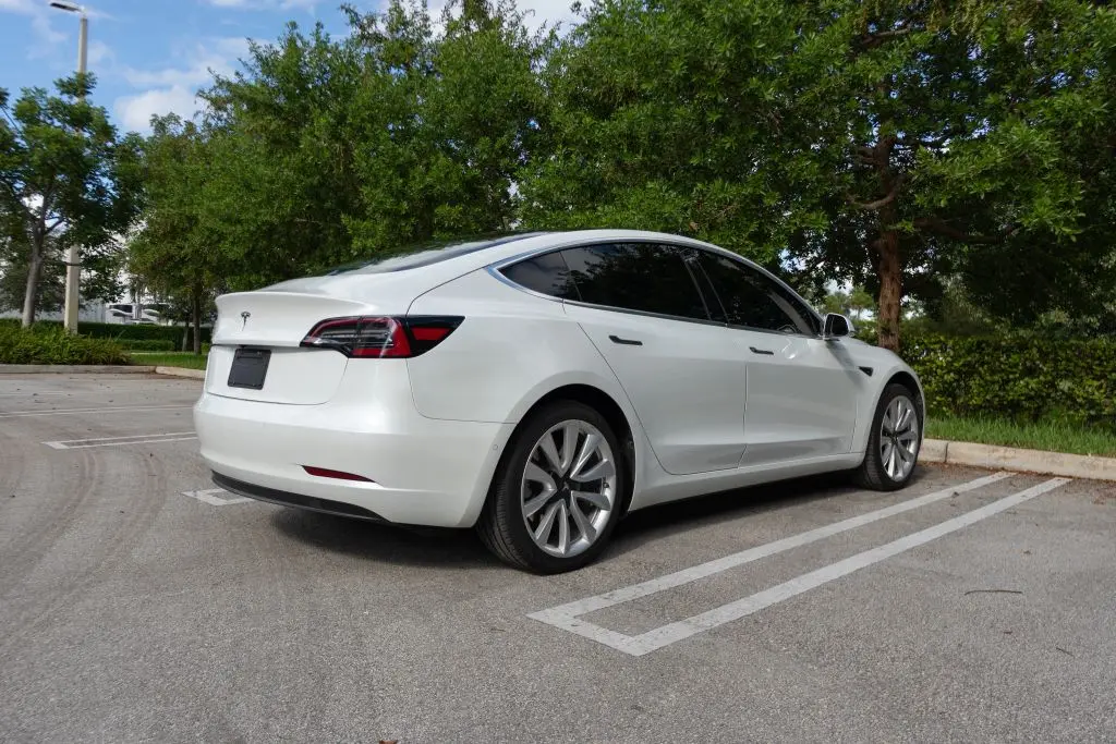 2019 Tesla Model 3 Standard Range Plus photo 4