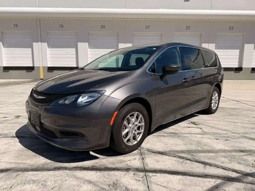 2023 Chrysler Voyager LX's photo