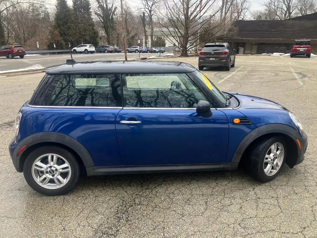 2013 MINI Cooper Base photo 4