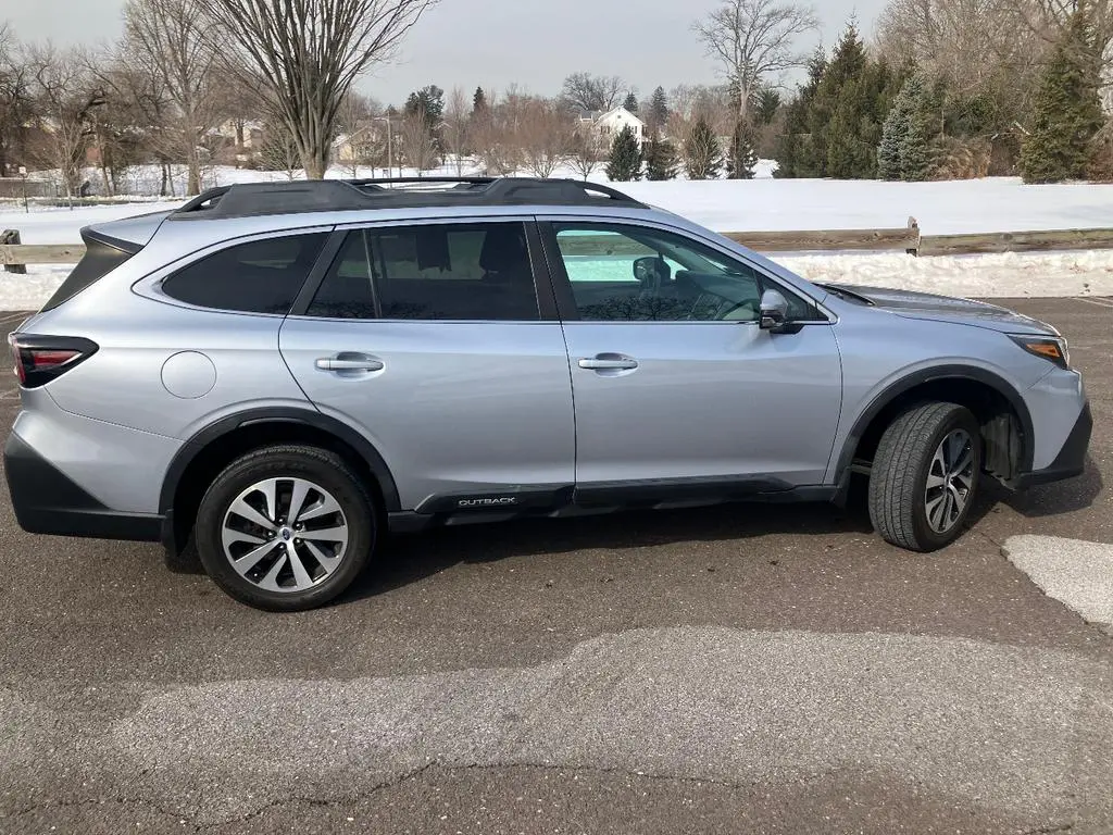 2020 Subaru Outback Premium photo 4