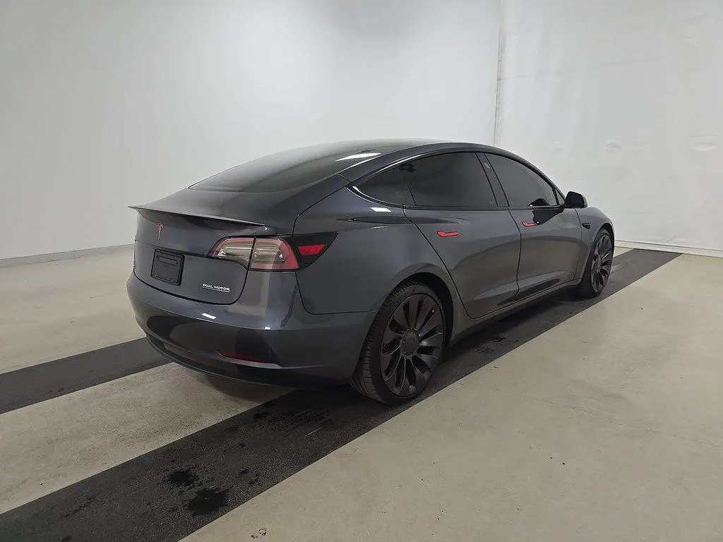 2023 Tesla Model 3 Performance photo 4