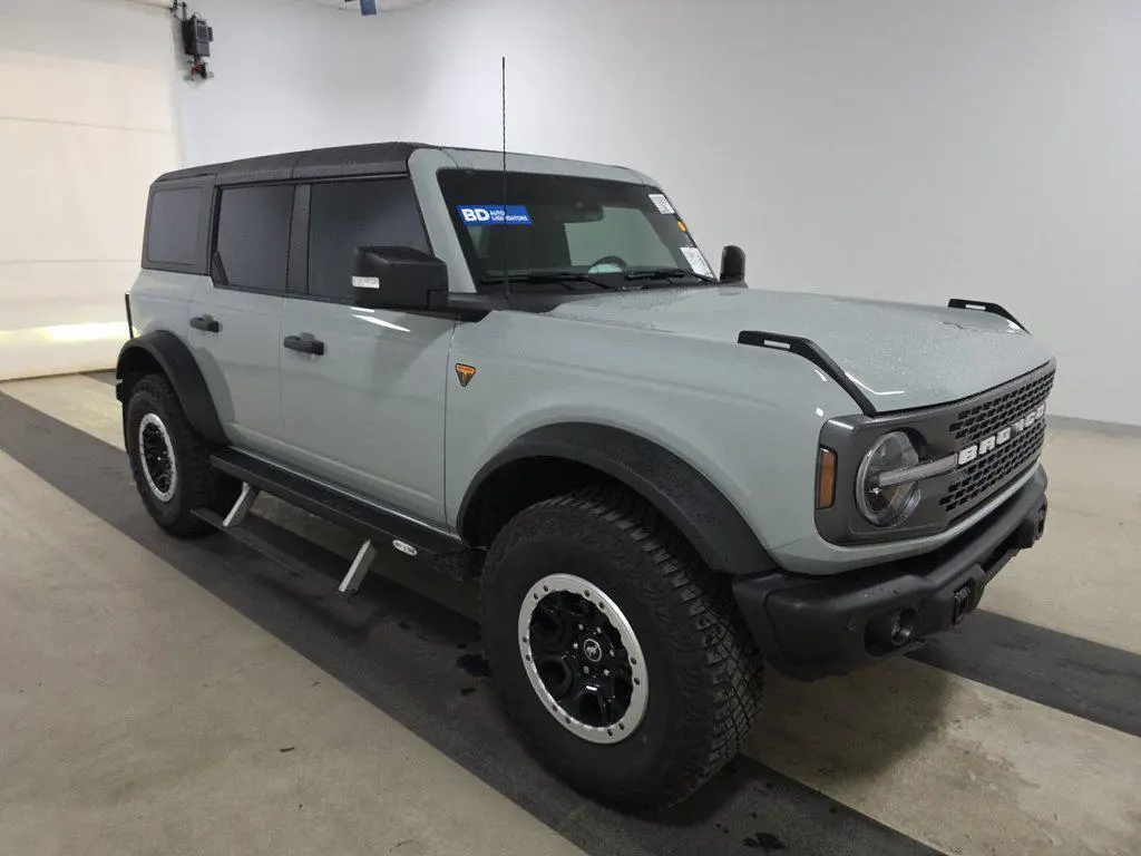 2023 Ford Bronco Badlands 4WD photo 3