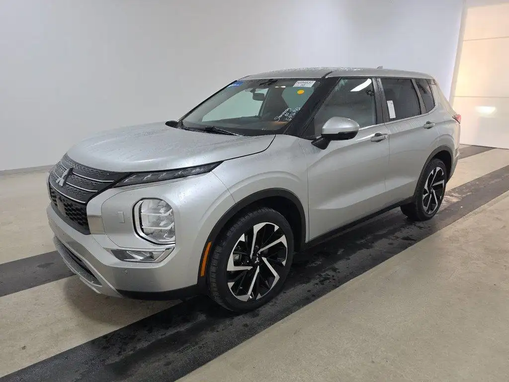 2023 Mitsubishi Outlander SE S-AWC's photo