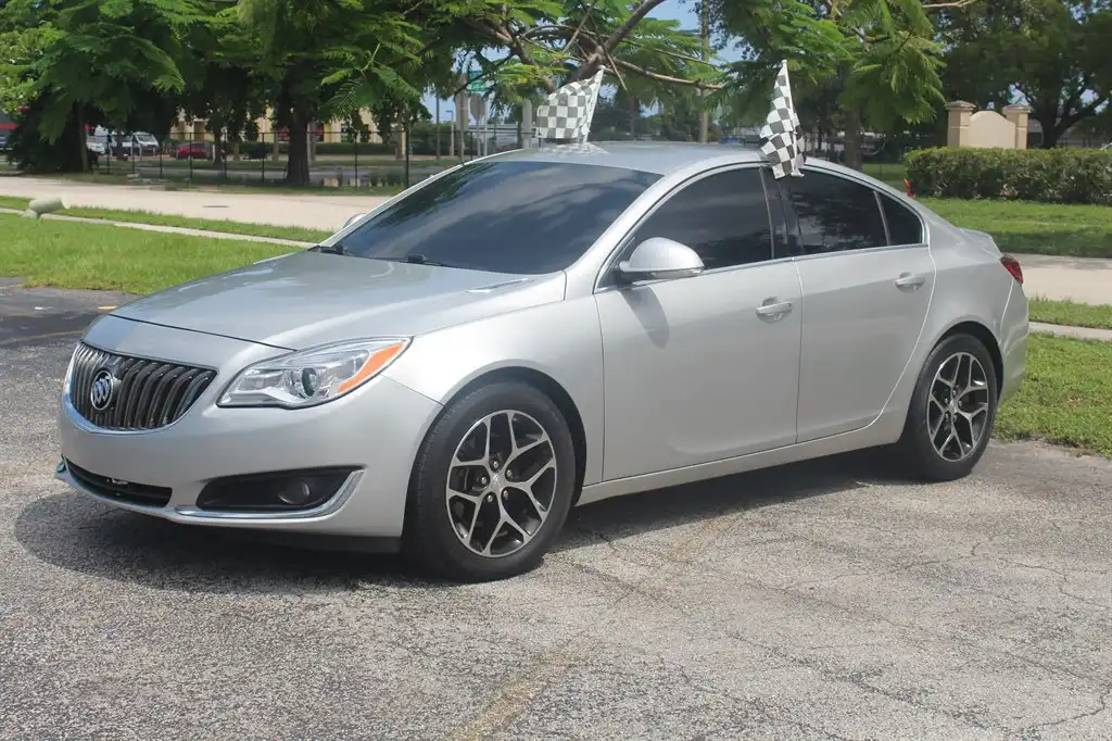 2017 Buick Regal Sport Touring's photo