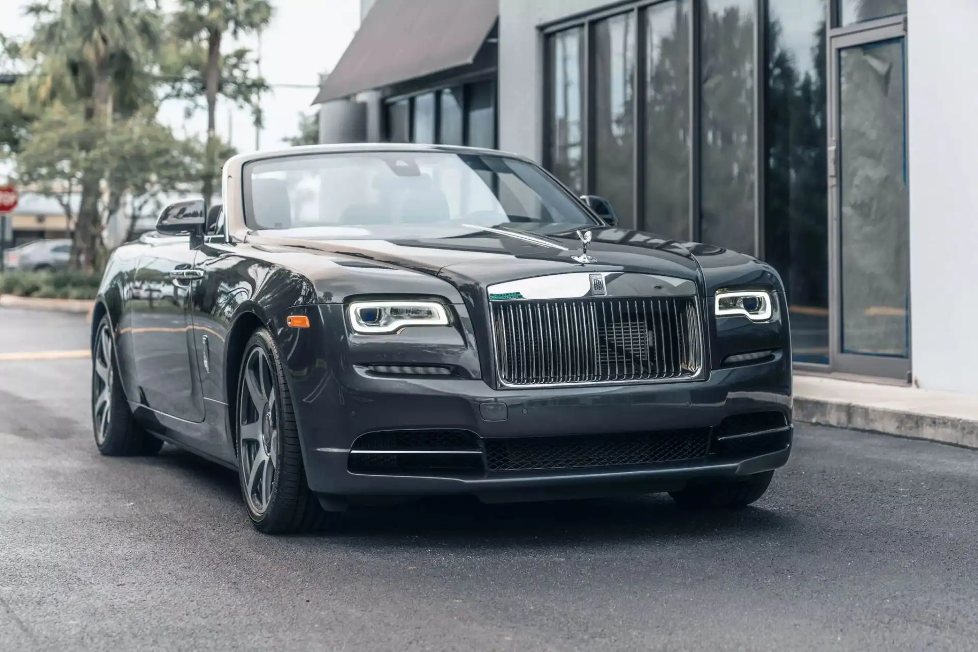 2017 Rolls-Royce Dawn Base's photo