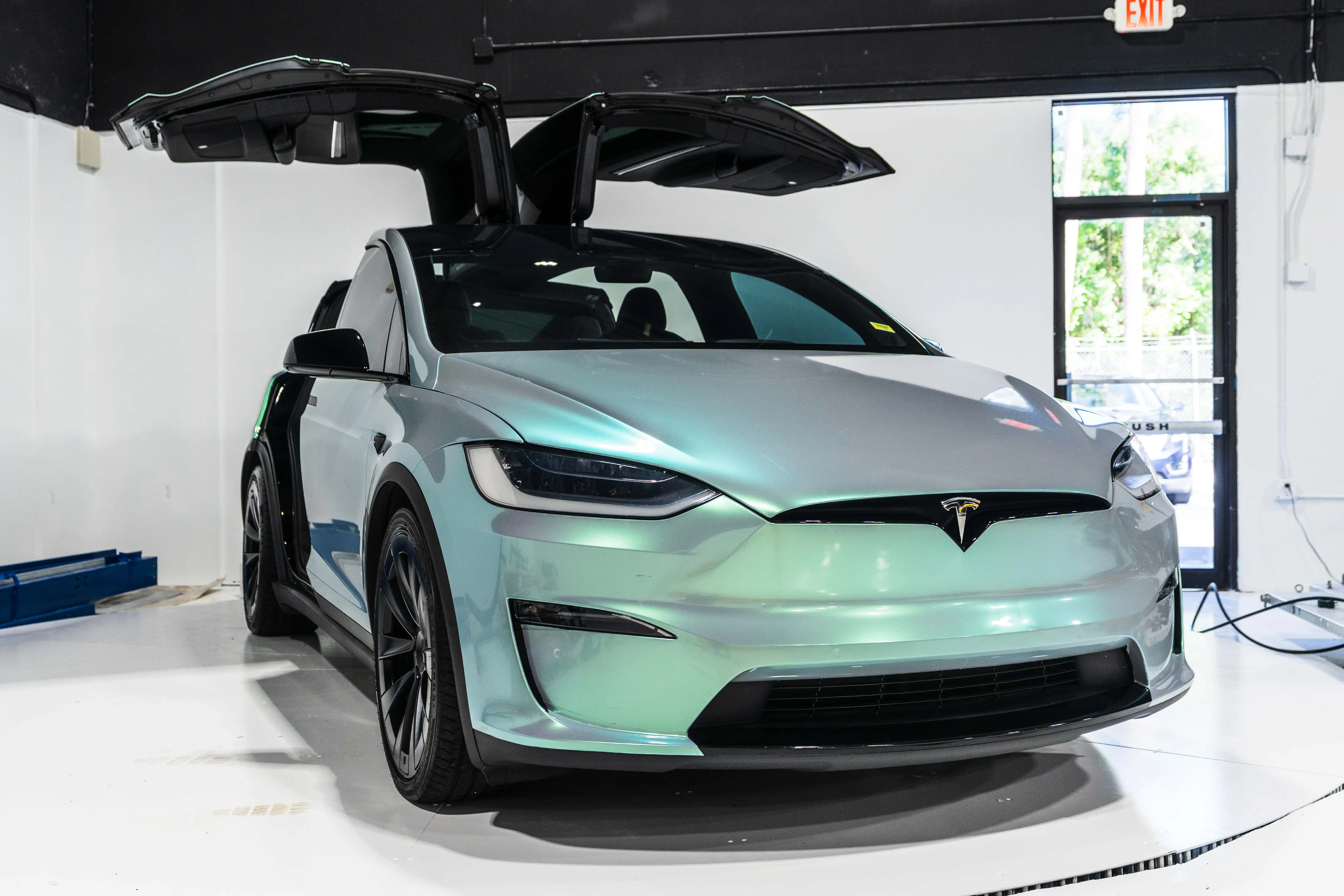2023 Tesla Model X Long Range's photo