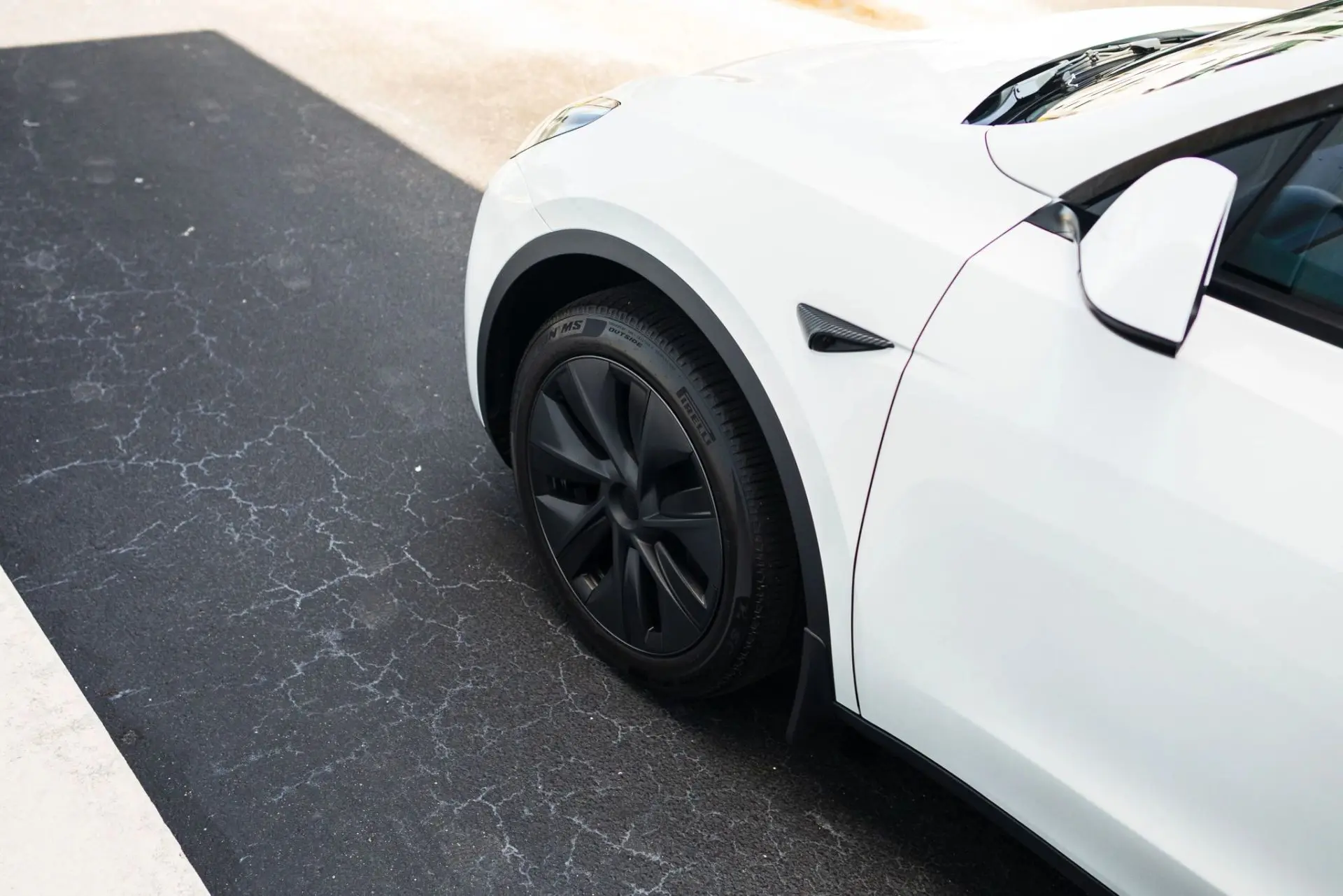 2024 Tesla Model Y Long Range Rear Wheel Drive photo 5