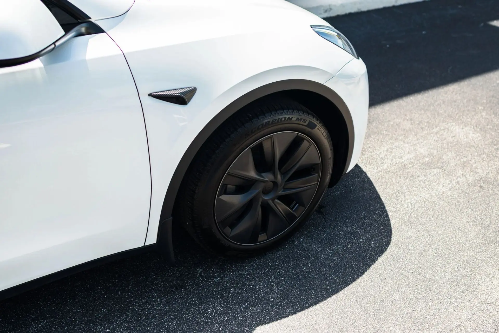 2024 Tesla Model Y Long Range Rear Wheel Drive photo 4