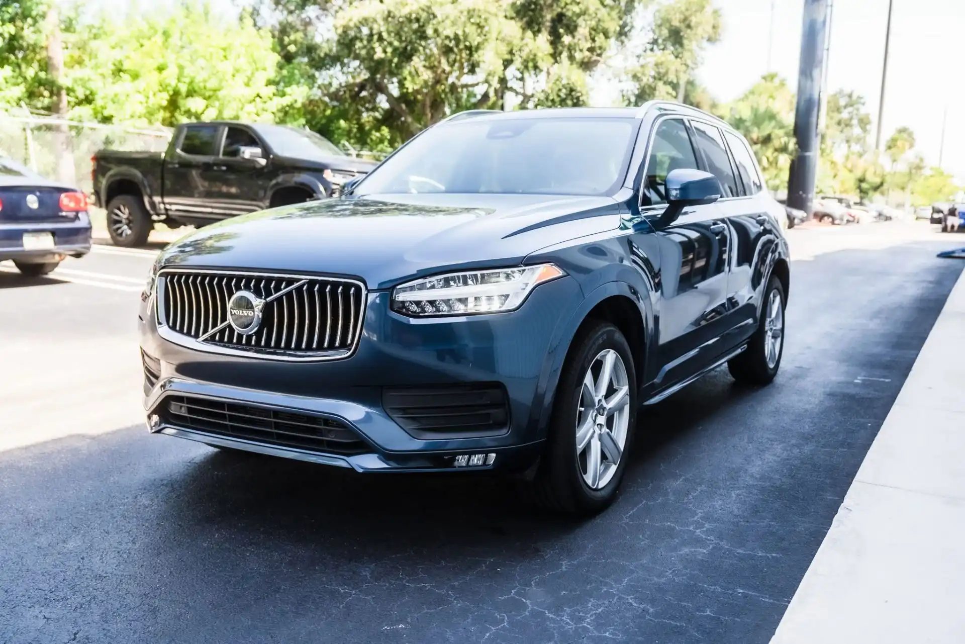 2023 Volvo XC90 B5 Core 4WD's photo