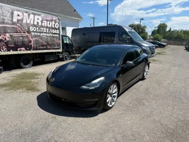 2023 Tesla Model Y Long Range Dual Motor All-Wheel Drive photo 4