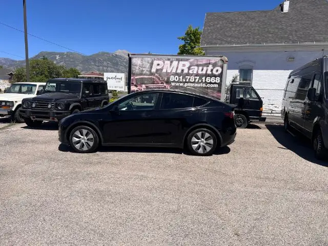 2023 Tesla Model 3 Base photo 3