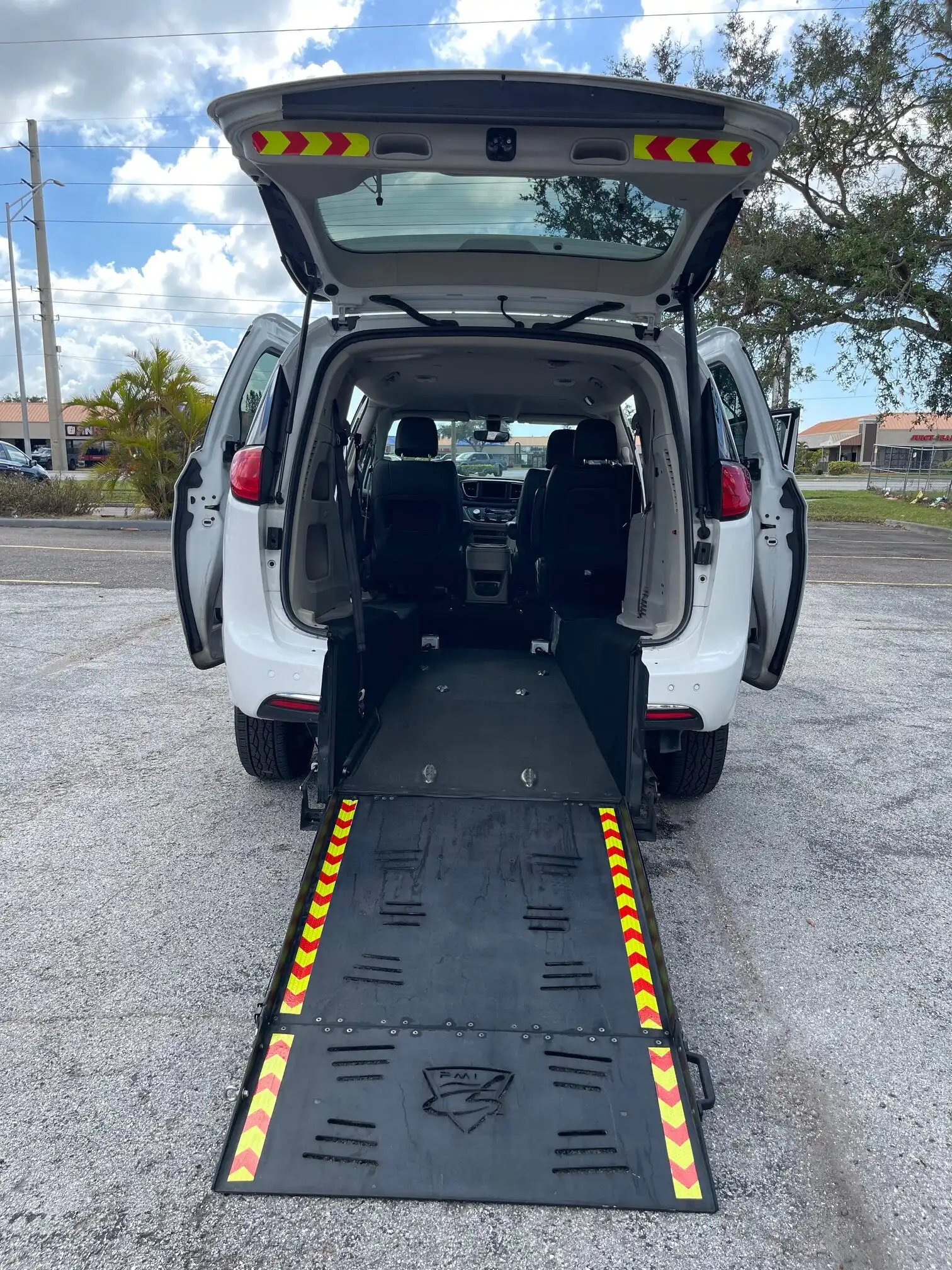 2020 Chrysler Pacifica Touring L's photo