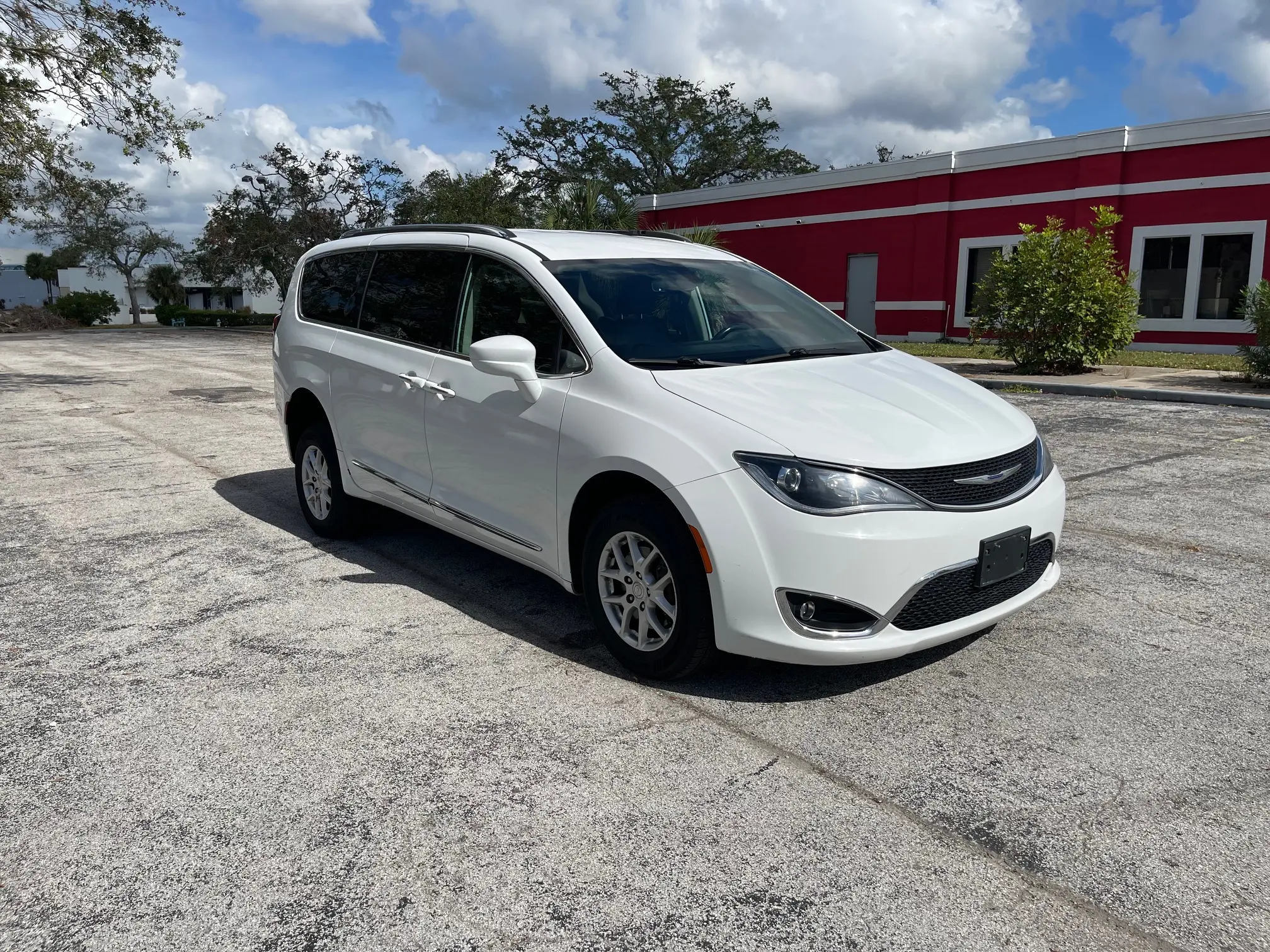 2020 Chrysler Pacifica Touring L photo 3