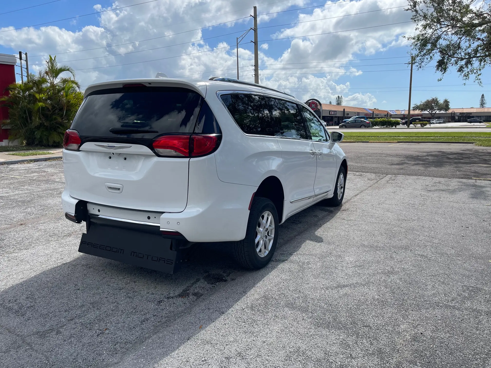 2020 Chrysler Pacifica Touring L photo 4