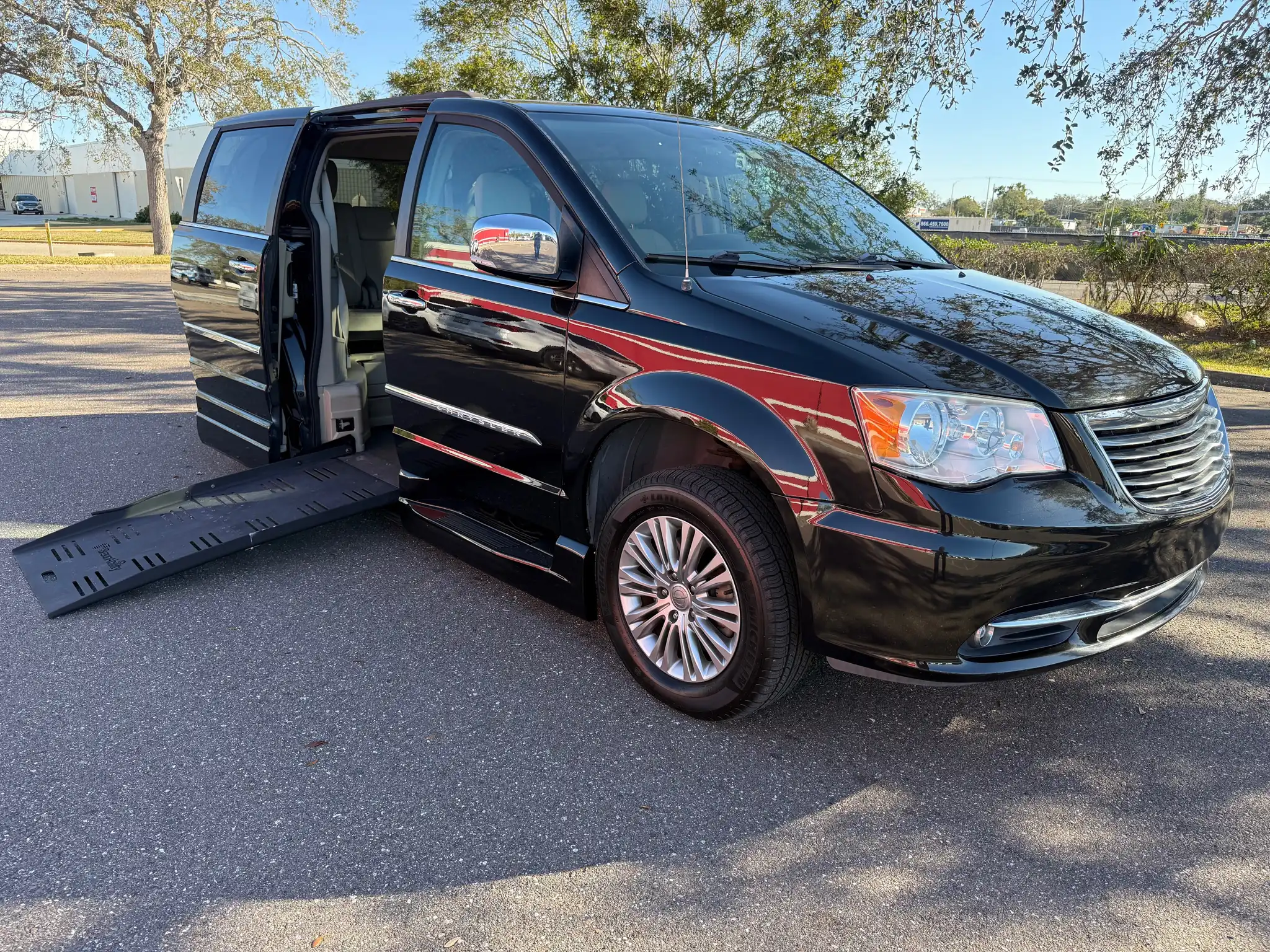 2016 Chrysler Town & Country Touring L's photo