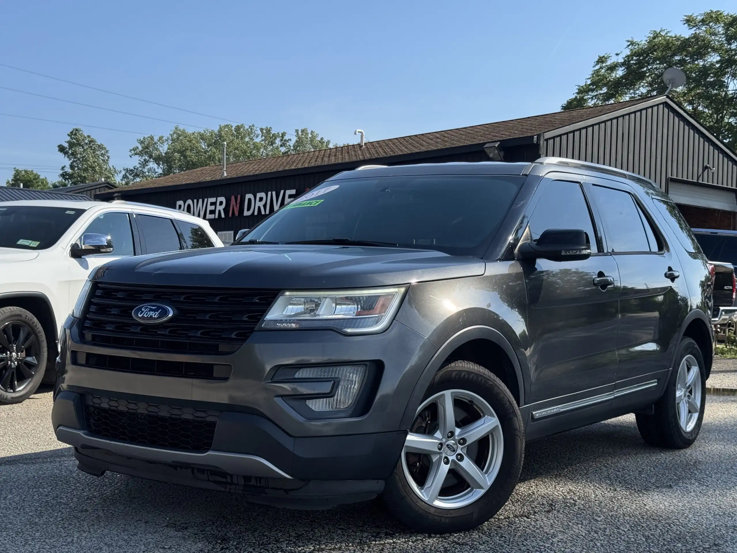 2017 Ford Explorer XLT 4WD's photo