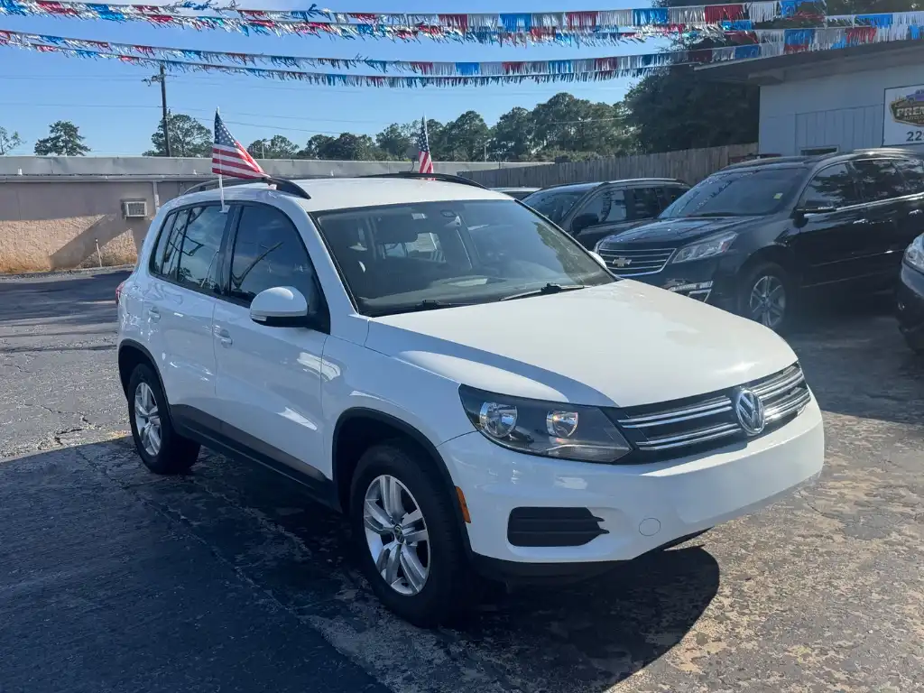 2017 Volkswagen Tiguan 2.0T S's photo