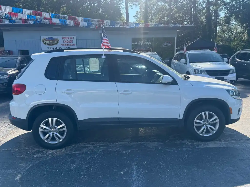 2017 Volkswagen Tiguan 2.0T S's photo