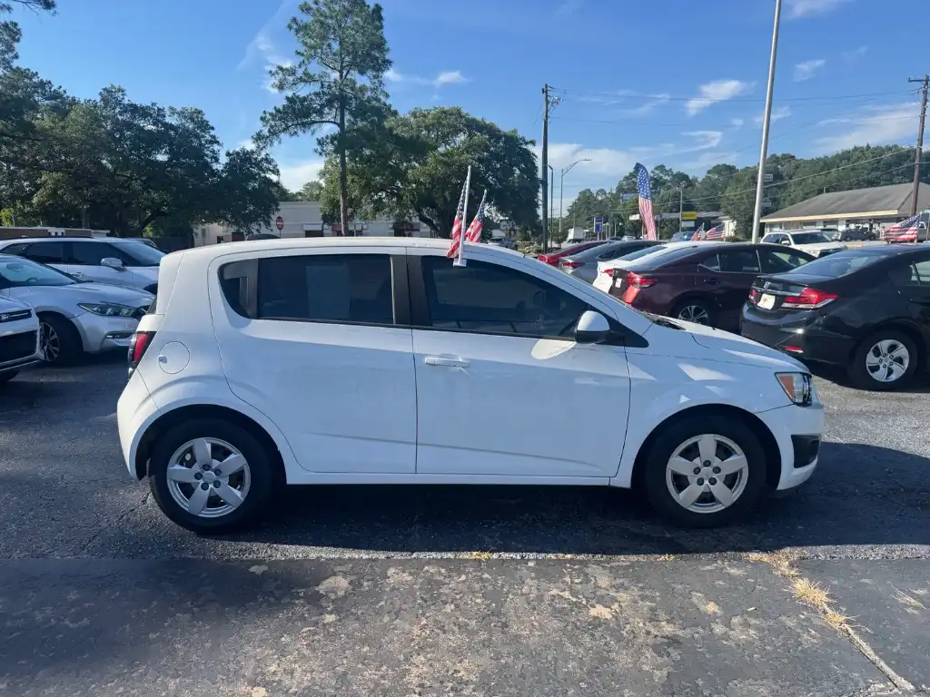2015 Chevrolet Sonic 5dr LS Automatic's photo