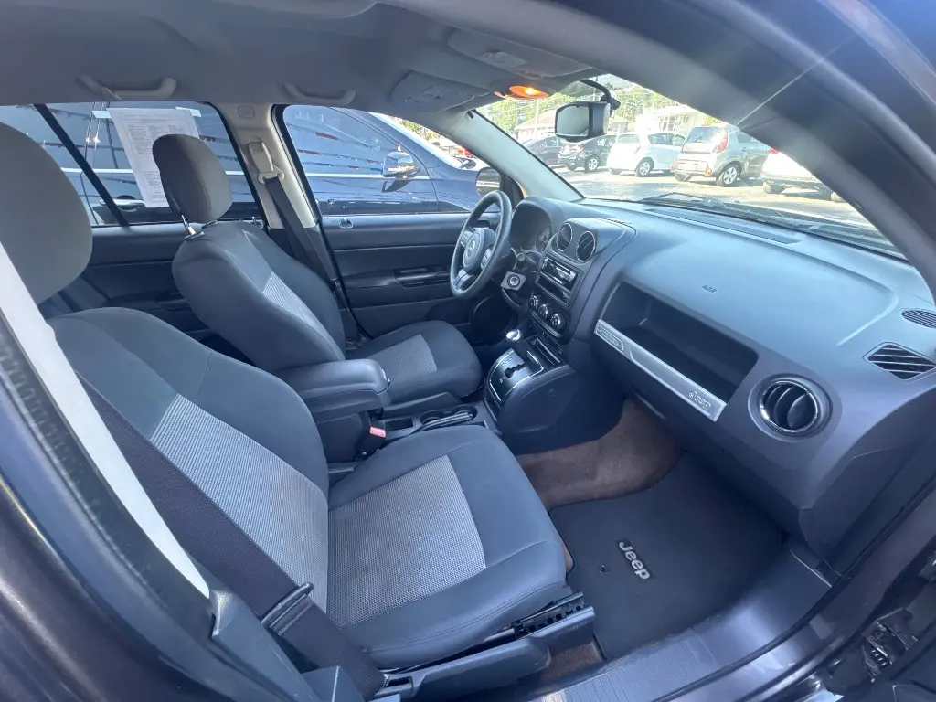 2014 Jeep Compass Sport photo 4
