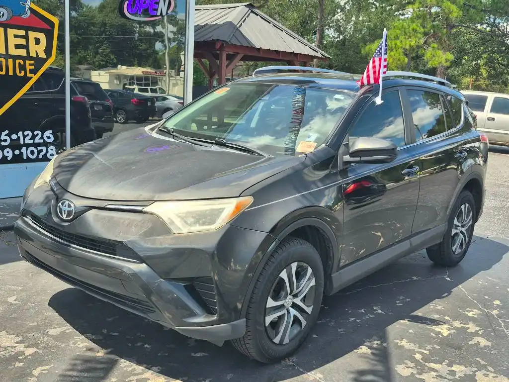 2018 Toyota RAV4 LE's photo