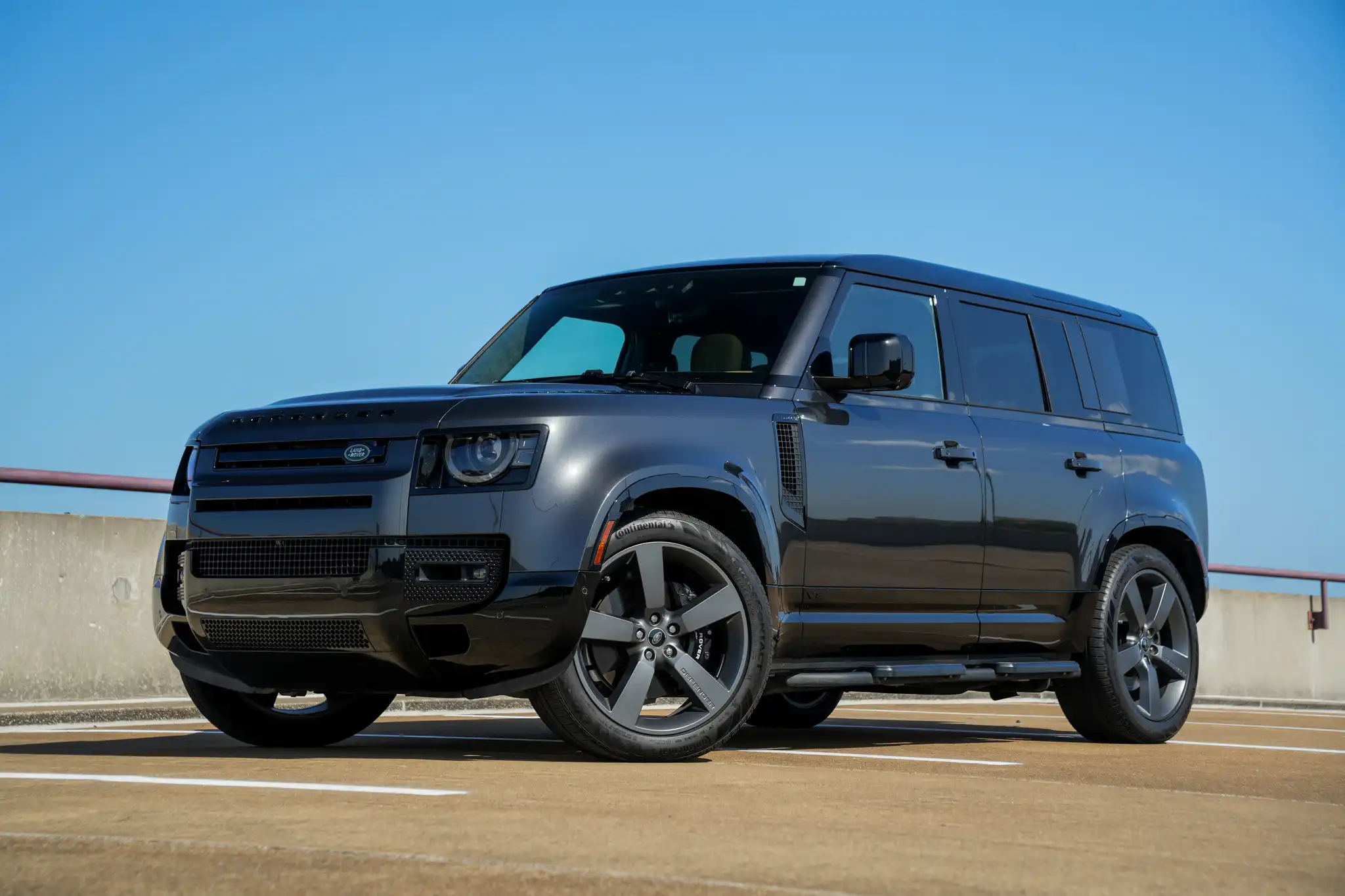 2025 Land Rover Defender 110 V8 P525's photo