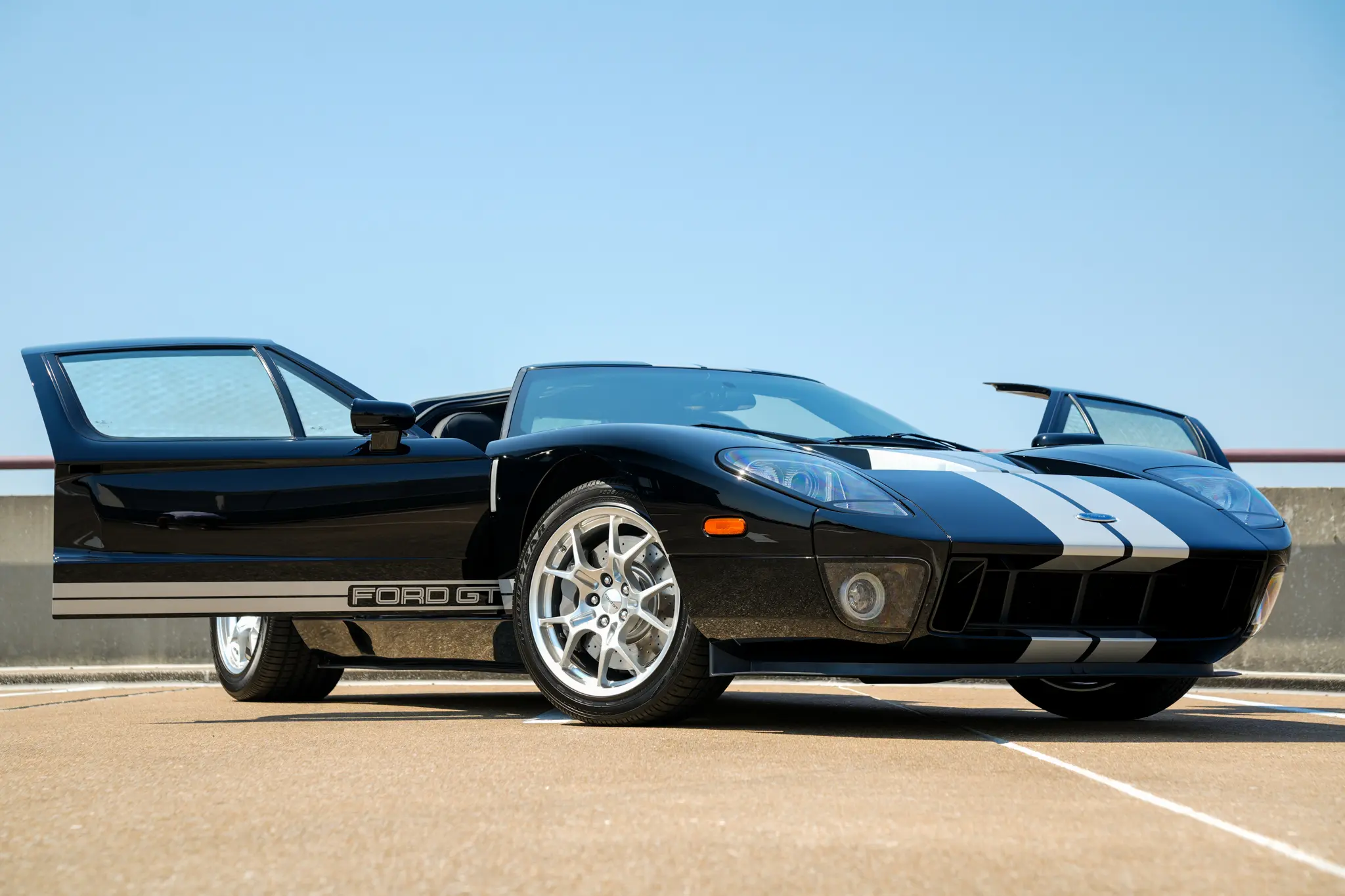 2006 Ford GT Base photo 3
